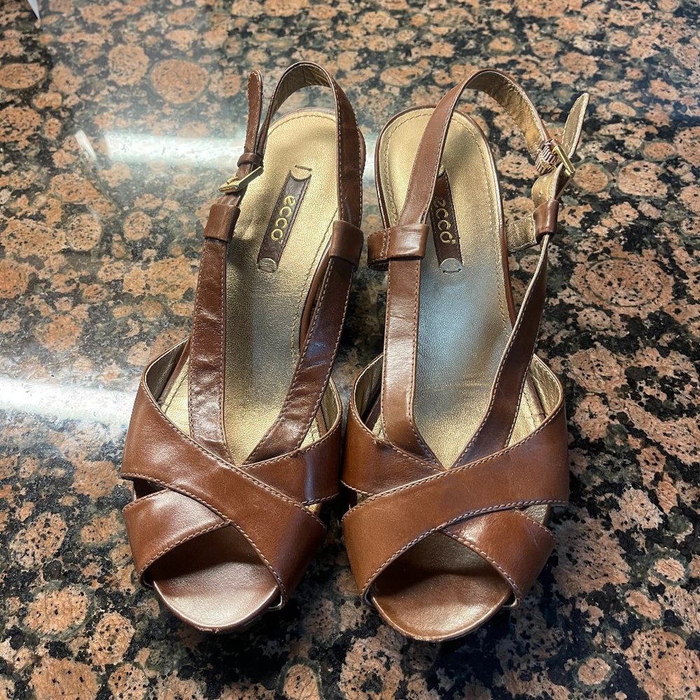 Ecco Sandals with small 2" heed, brown, good used condition, size 7 1/2 to 8